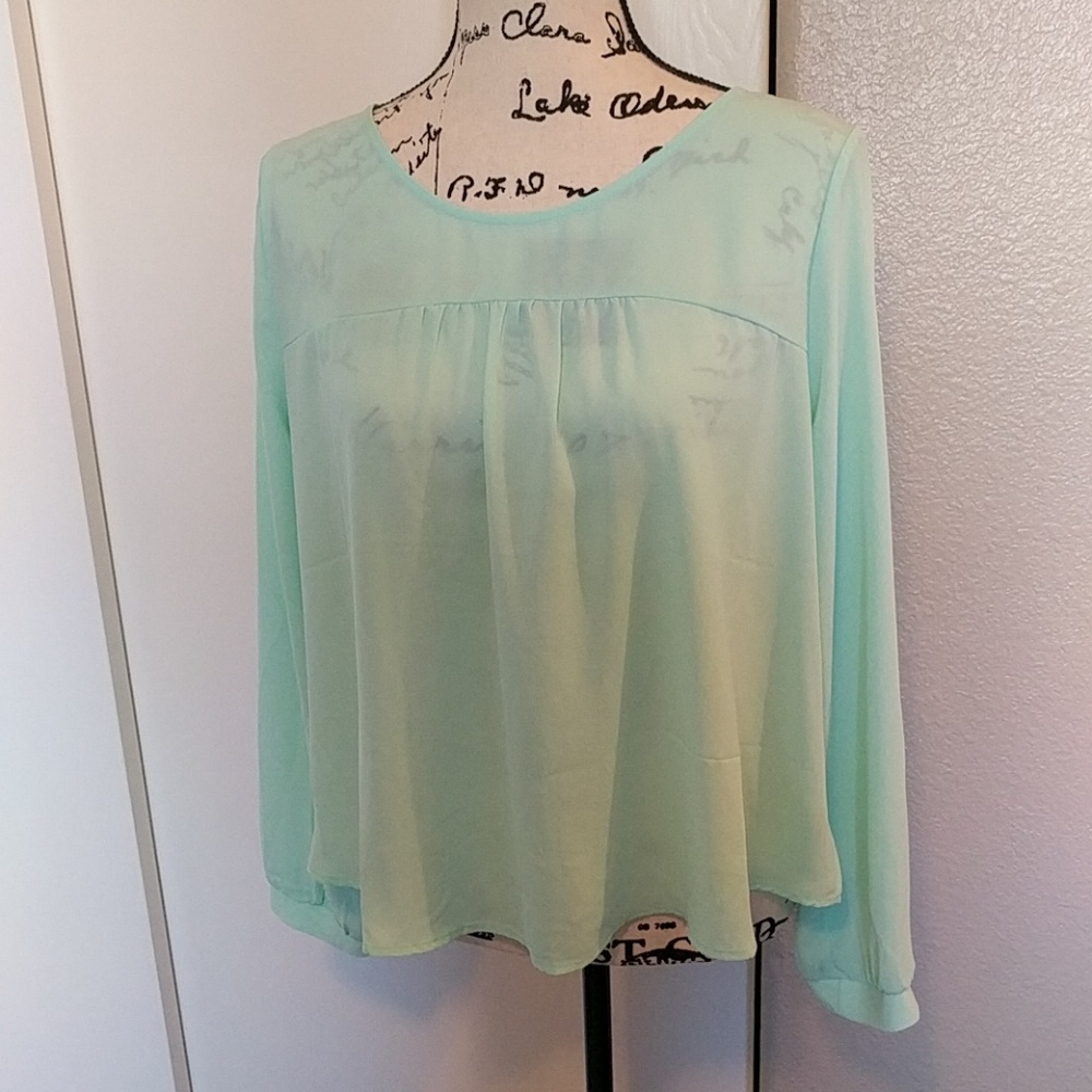 NWOT Lush Mint Crepe Top